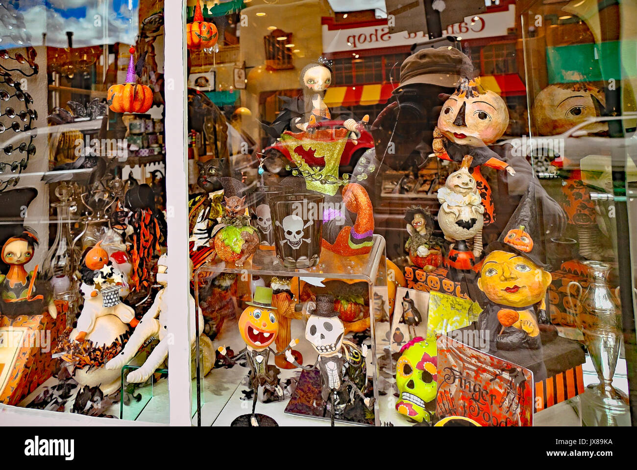 Window display of toys and masks in Santa Fe, New Mexico. Creative and  amusing ideas, based on Mexican Folk Art Stock Photo - Alamy