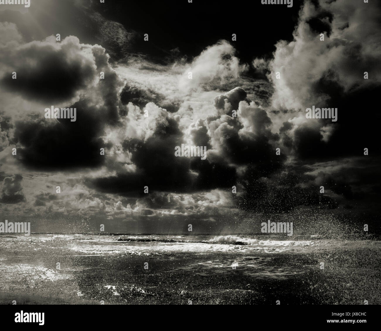Black and white seascape hi-res stock photography and images - Alamy