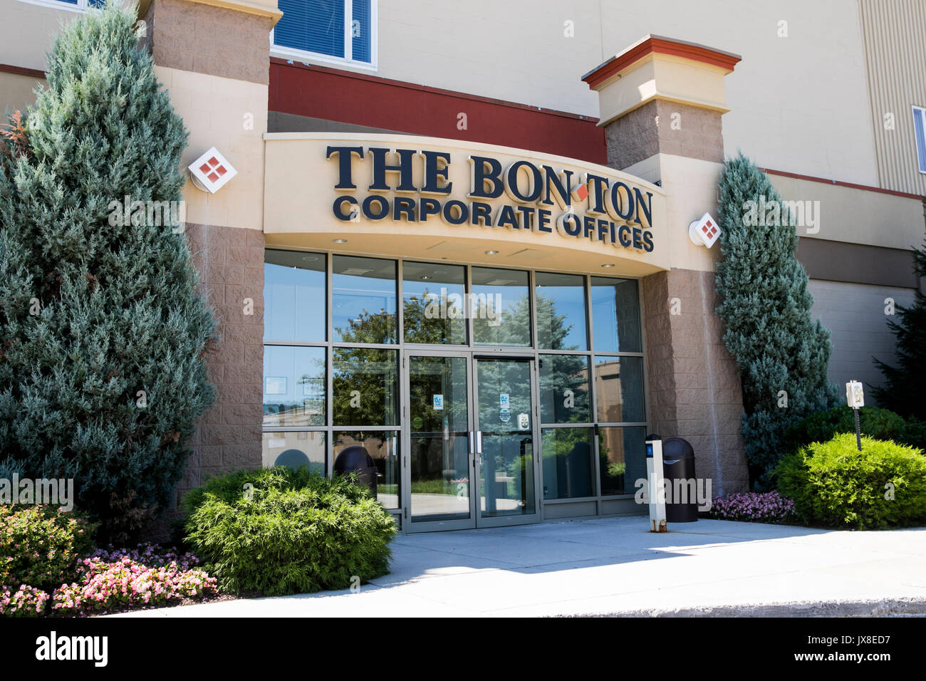 The bon ton stores hi-res stock photography and images - Alamy