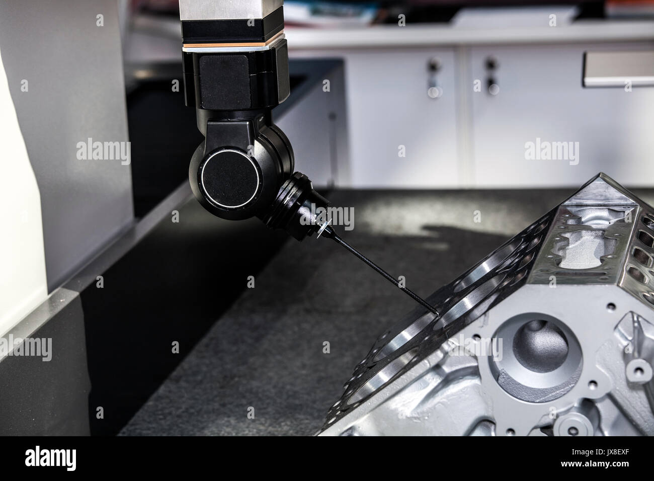 High performance coordinate measuring machine, measuring small and mediumsize parts three