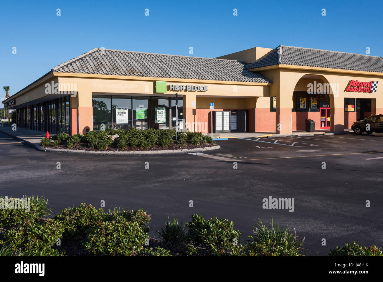 H&r block hi-res stock photography and images - Alamy
