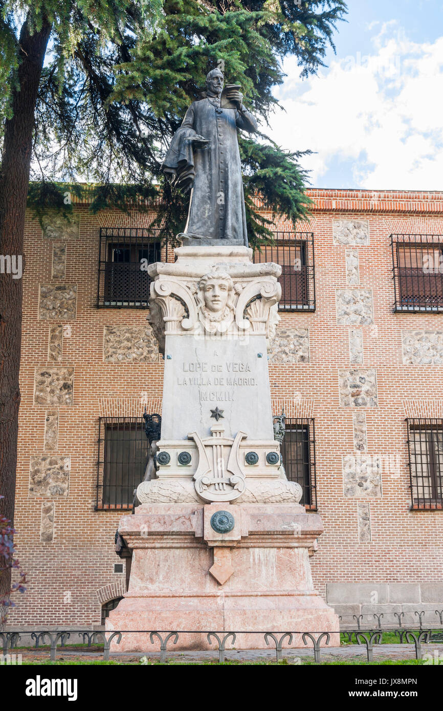 Estatua de Lope de Vega en la plaza de la Encarnación. Madrid. España Stock Photo