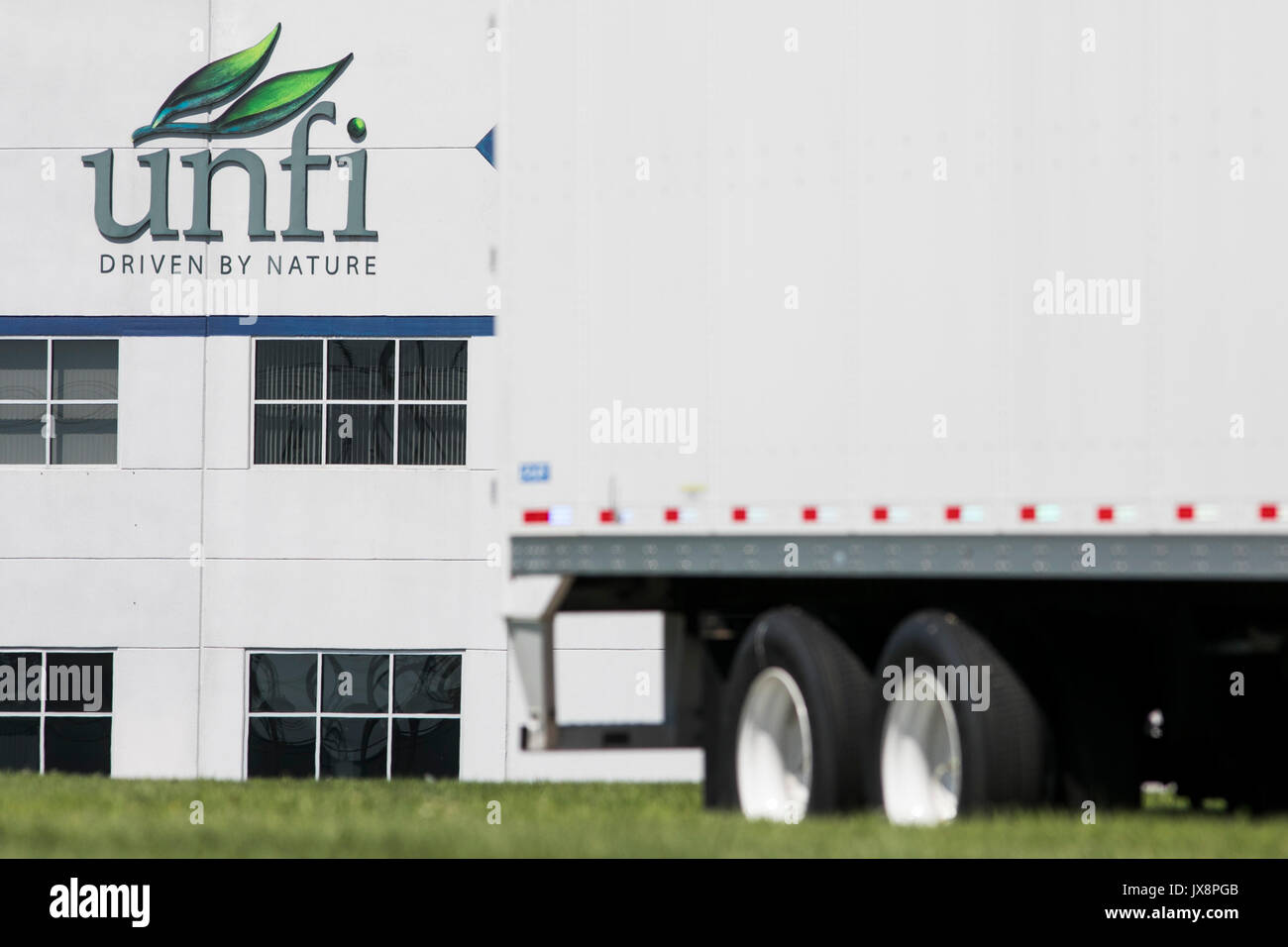 United natural foods unfi hires stock photography and images Alamy