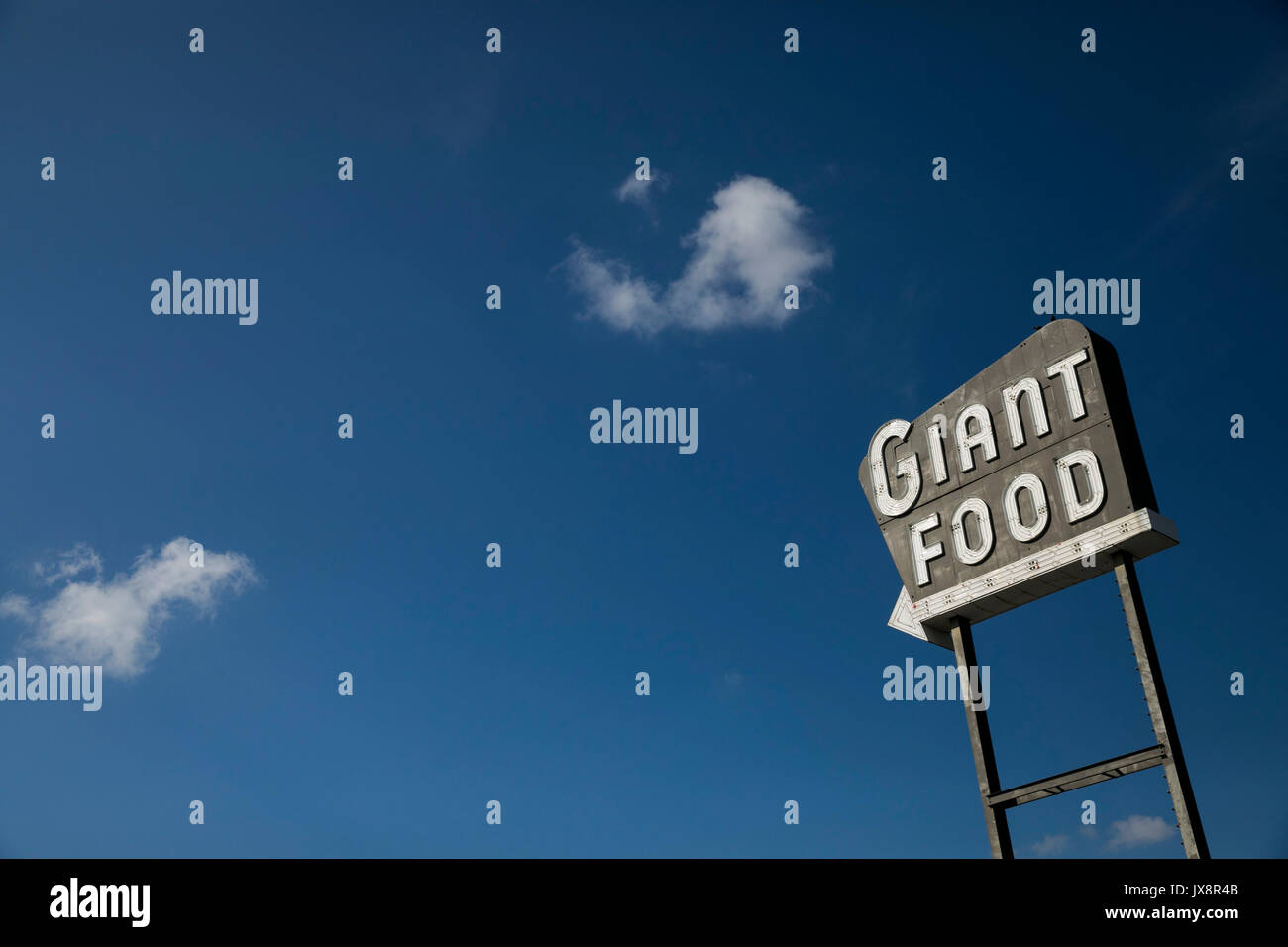A vintage logo sign outside of a Giant Food grocery store in Laurel