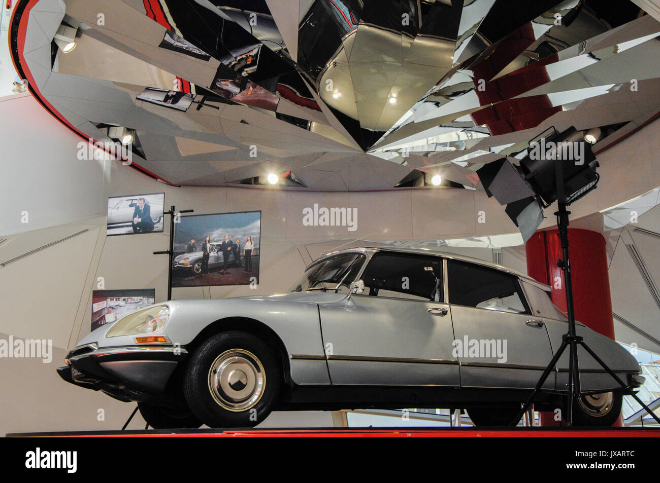 CITROEN DS - CITROEN SHOW ROOM CHAMPS ELYSEES - FRENCH VINTAGE CAR - PARIS CAR  © Frédéric BEAUMONT Stock Photo