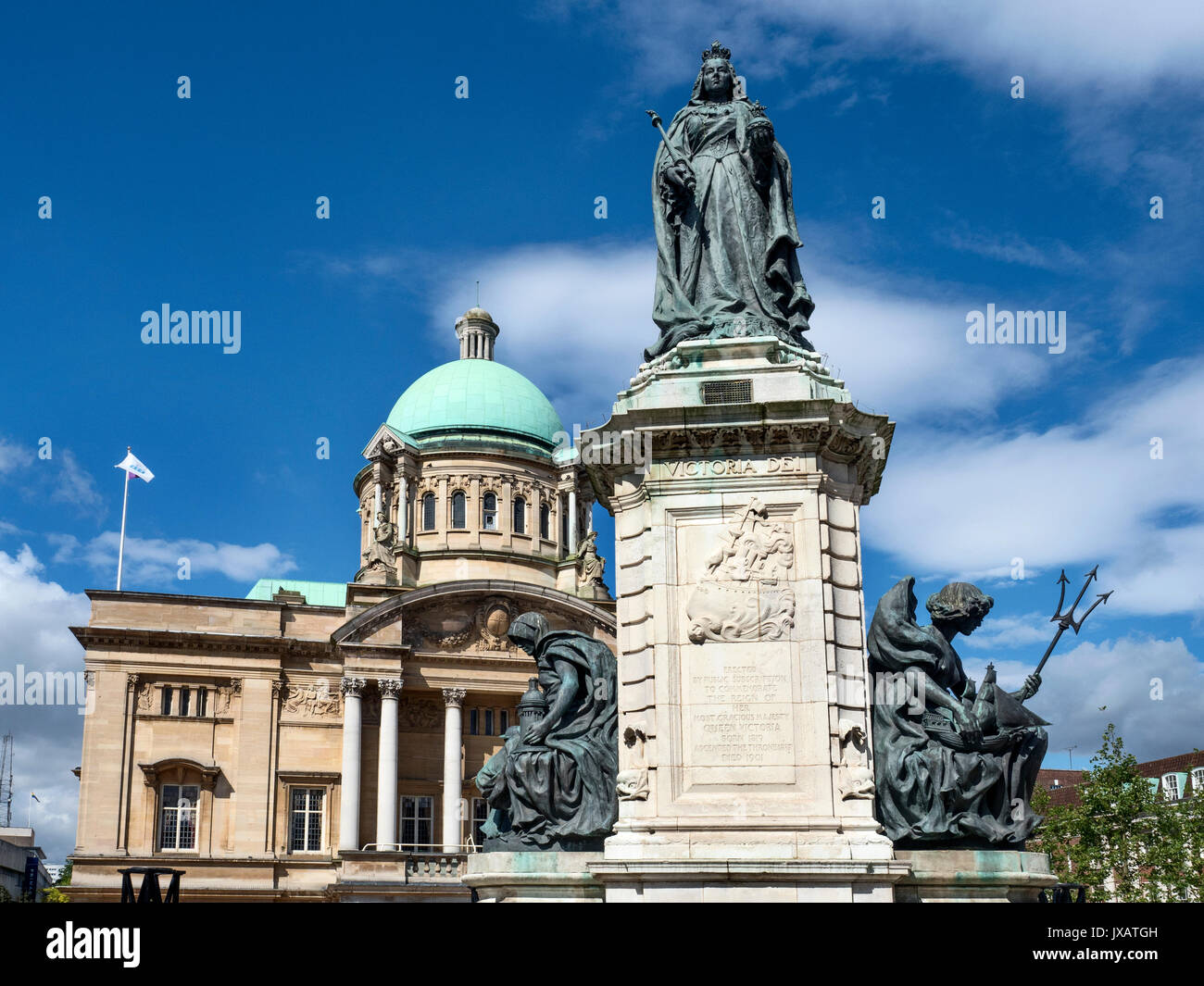Queen Victoria Statue and Hull City Hall in Queen Victoria Square Hull