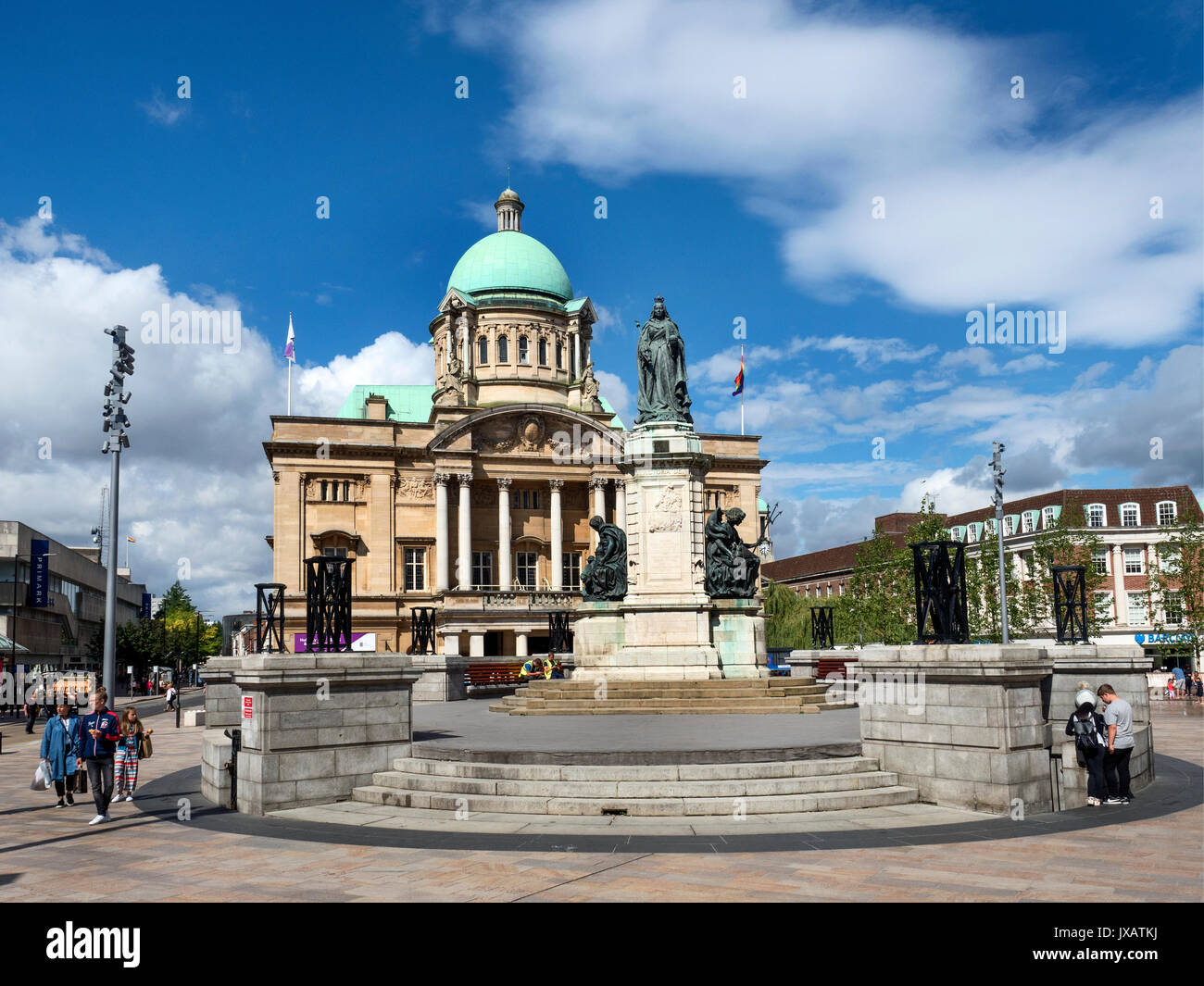 Queen Victoria Statue and Hull City Hall in Queen Victoria Square Hull