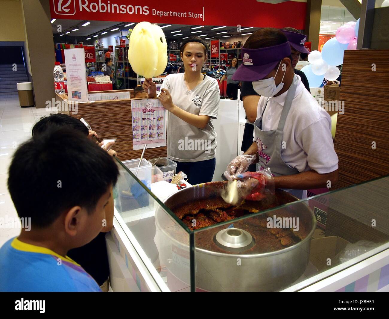 ANTIPOLO CITY, PHILIPPINES AUGUST 13, 2017 Food kiosk employees