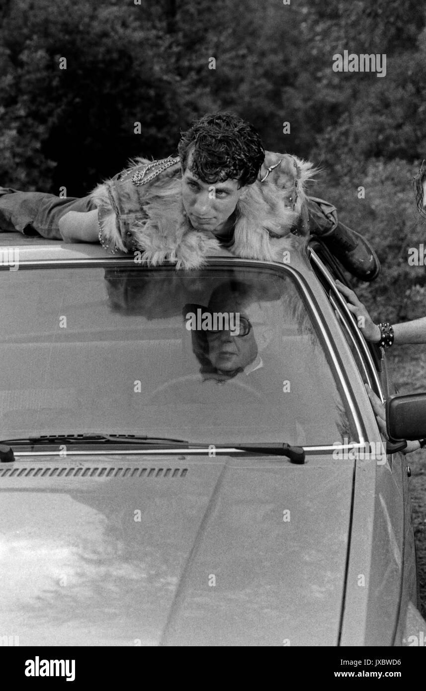 Smiley's People, aka: Agent in eigener Sache, Fernsehserie, Deutschland/Großbritannien 1982, Darsteller: Alec Guinness (am Steuer), Ralf Richter Stock Photo