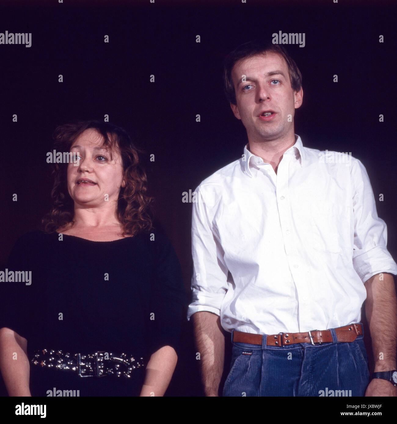 Deutsches Kabarettisten- und Schauspielerpaar Hanns Meilhamer und Claudia  Schlenger-Meilhamer, Deutschland 1980er Jahre. German cabaret artists and  actors Hanns Meilhamer and Claudia Schlenger-Meilhamer, Germany 1980s Stock  Photo - Alamy
