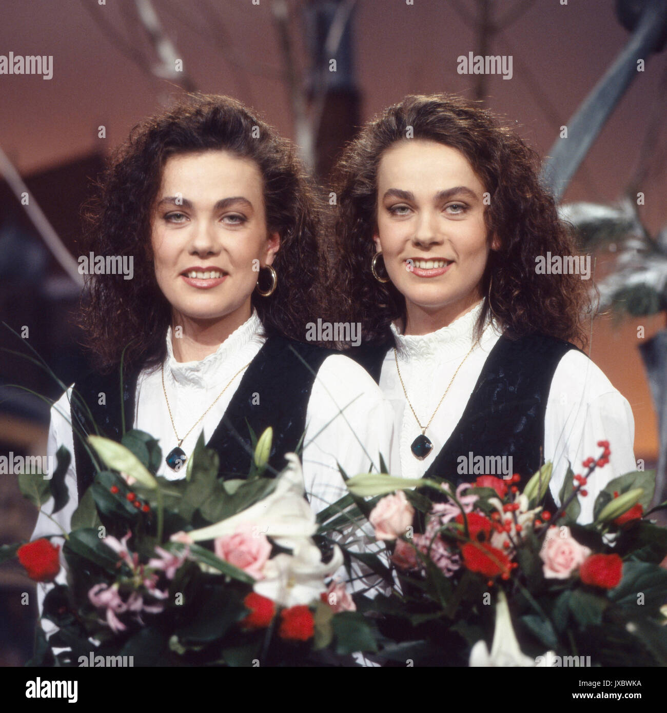 Das Volksmusikduo 'Prager Dirndl', Deutschland 1990er Jahre. Folklore music duo 'Prager Dirndl', Germany 1990s. Stock Photo