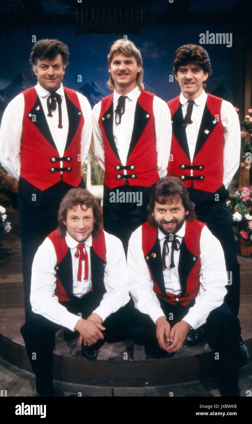 Das österreichische Nockalm Quintett bei einem Fernsehauftritt, Deutschland 1990er Jahre. Austrian band 'Nockalm Quintett' performing at German TV, Germany 1980s. Stock Photo