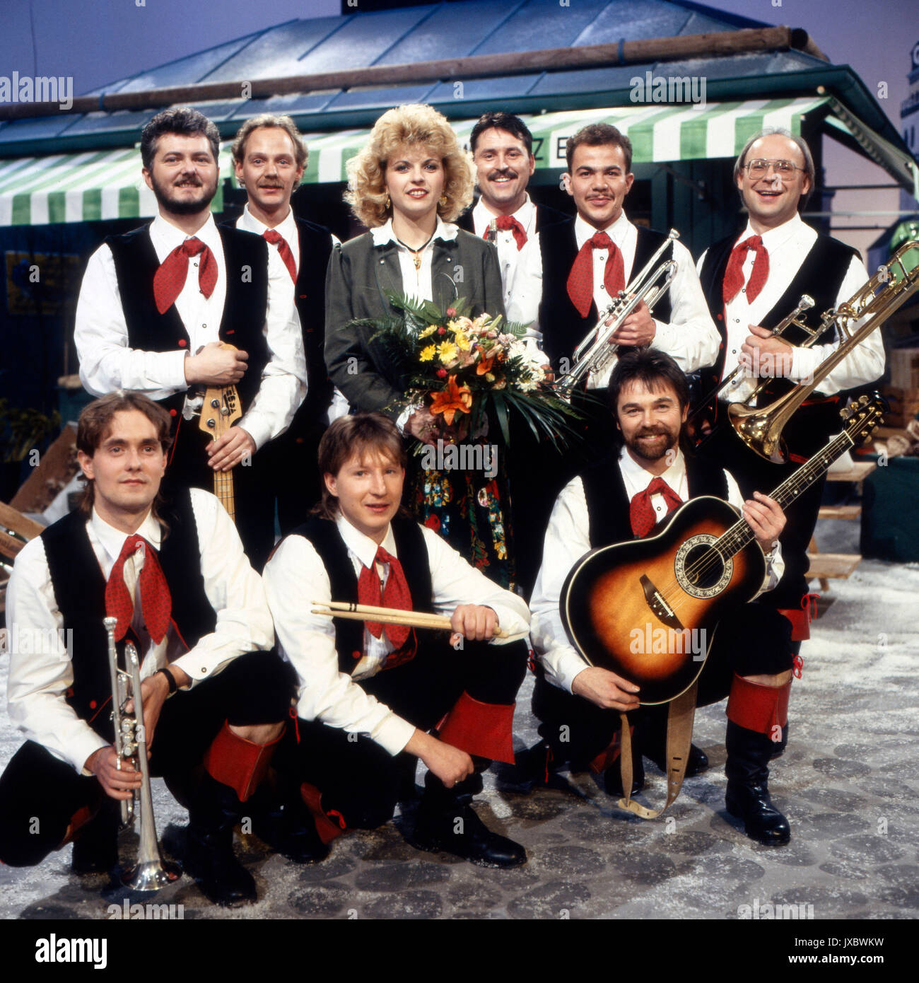 Volksmusikgruppe 'Mainflösser'  bei einem Fernsehauftritt, Deutschland 1990er Jahre. German folk music group 'Mainfloesser' at German TV, Germany 1990s. Stock Photo