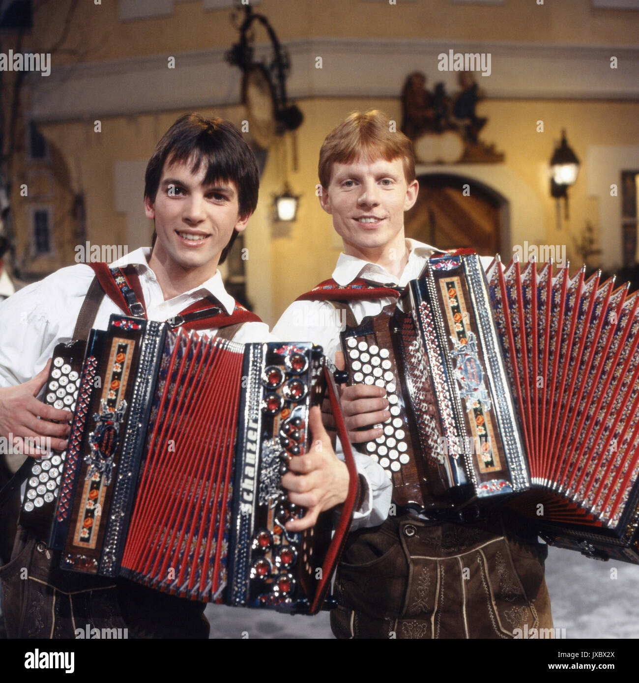 Deutsches Volksmusik Duo 'Ziach Duo', Deutschland 1990er Jahre. German folklore group 'Ziach Duo', Germany 1990s. Stock Photo
