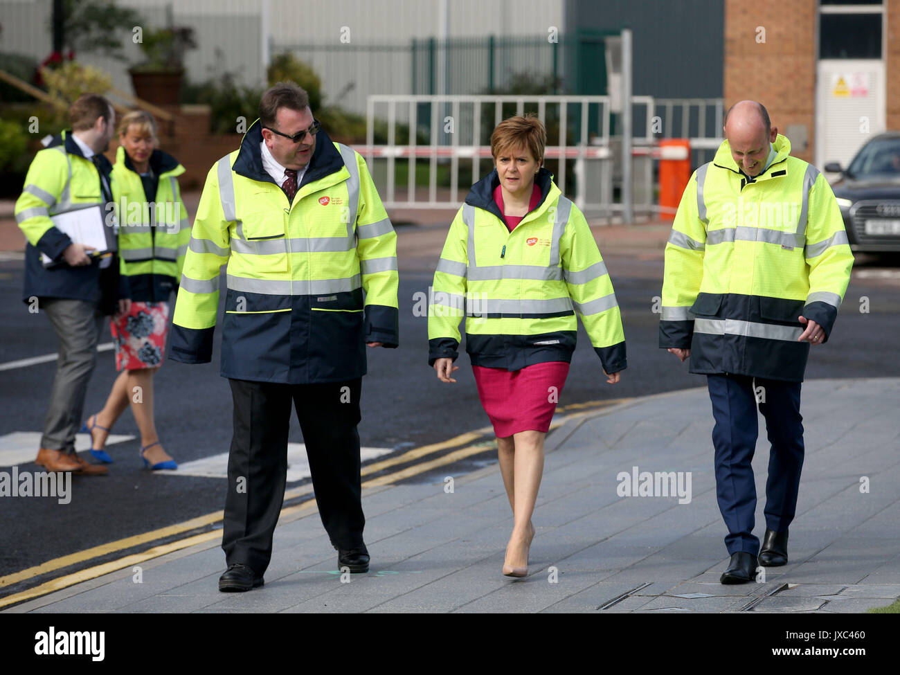 First Minister Nicola Sturgeon with site director Les Thomson (left ...