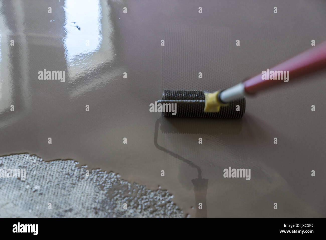 Floor covering with self leveling cement mortar. Roller application