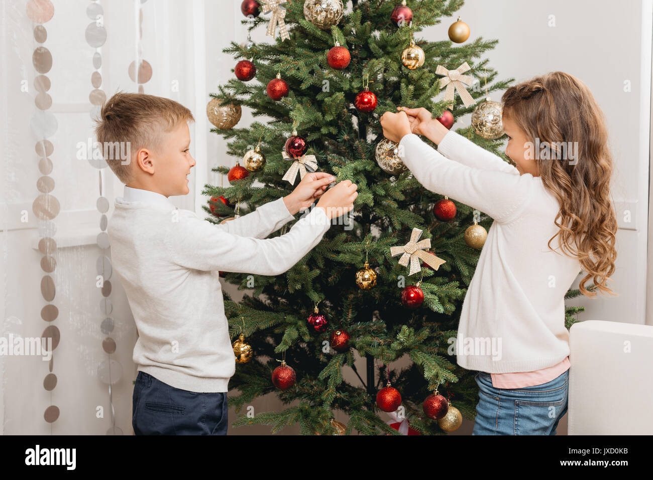 kids decorating christmas tree Stock Photo - Alamy