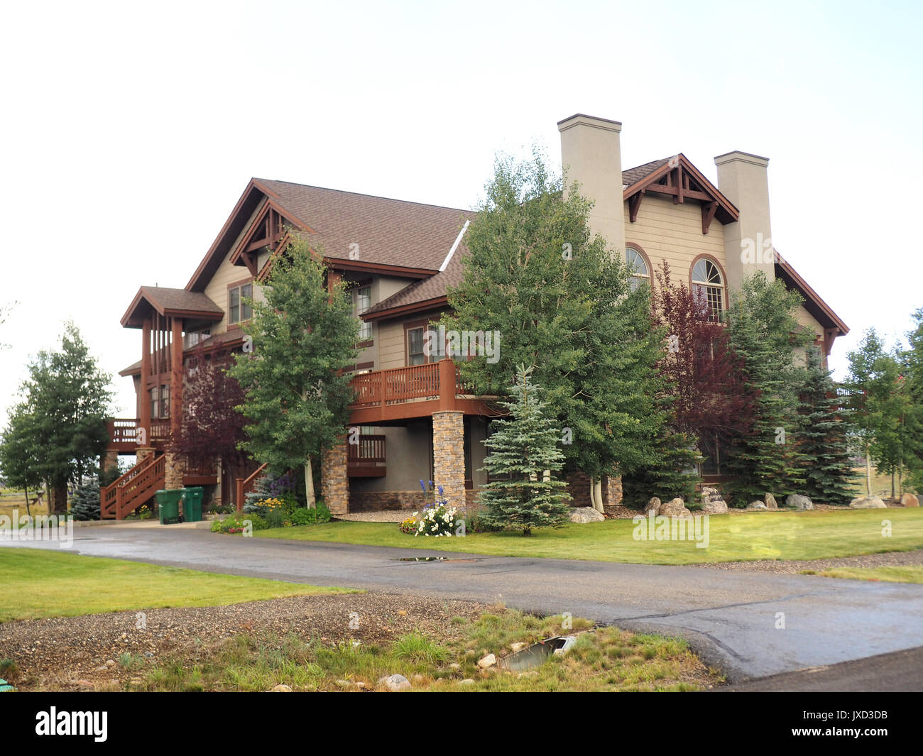 Modern rustic exterior hi-res stock photography and images - Alamy