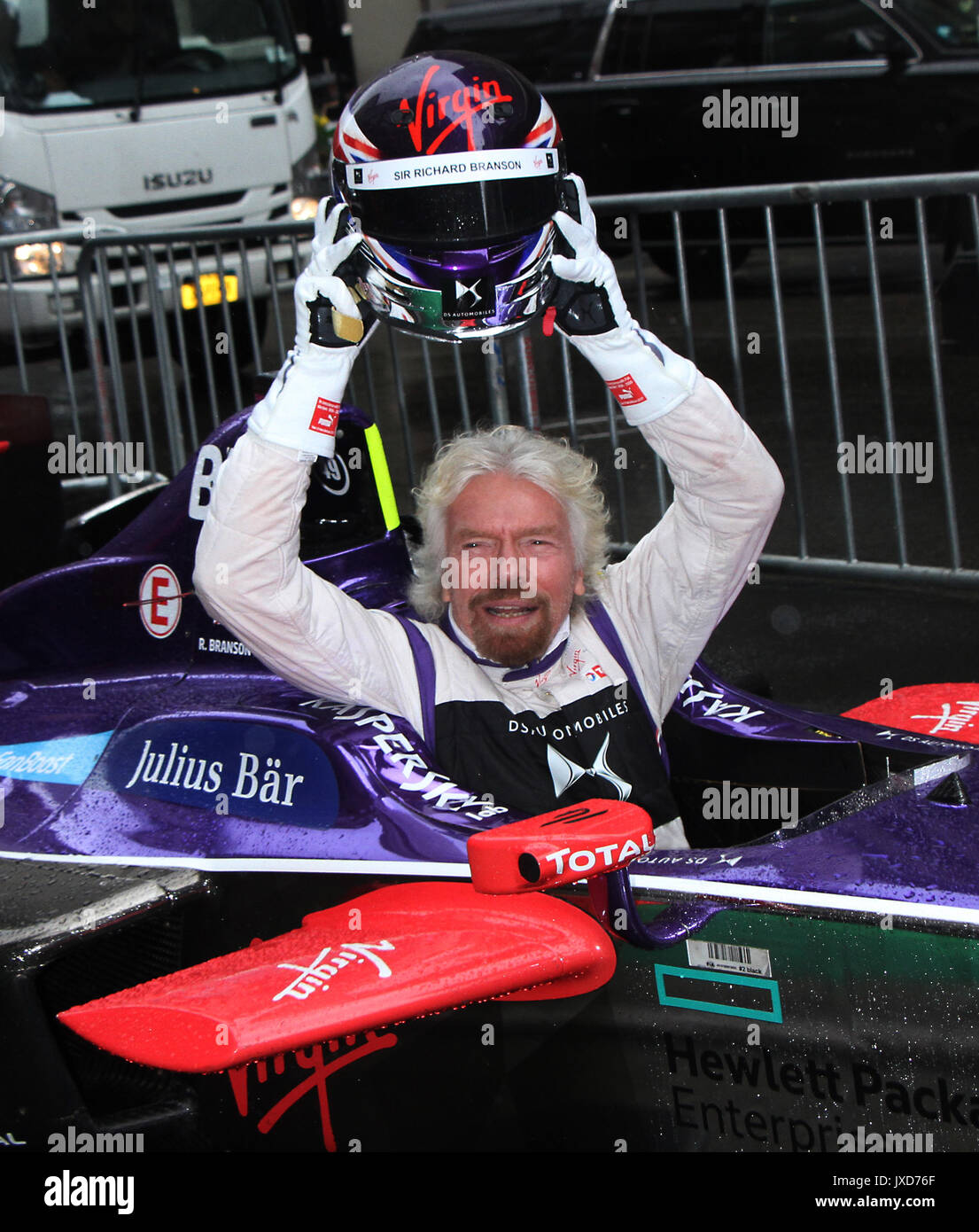 Sir Richard Branson lights the Empire State Building in colors of DS ...