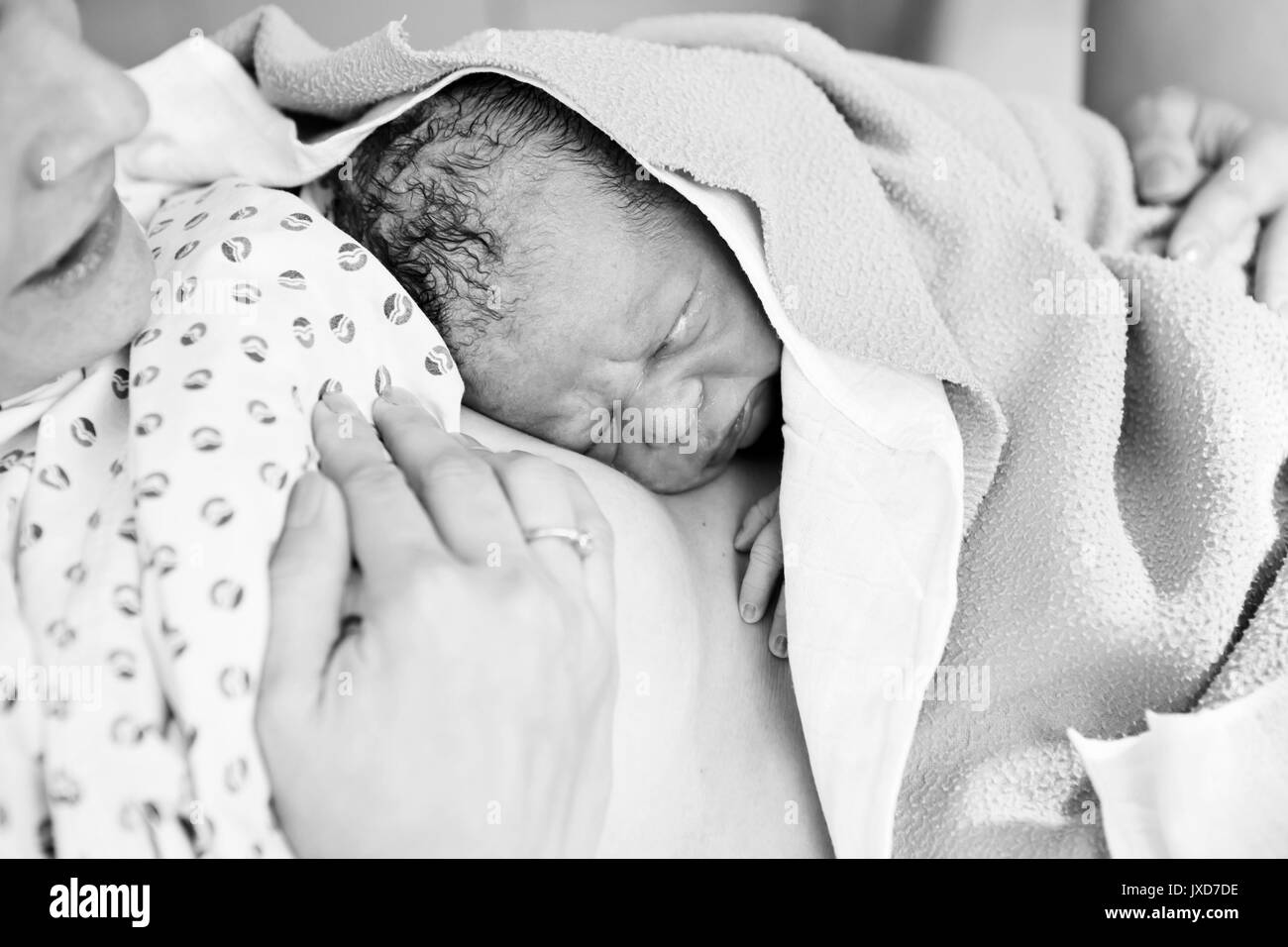 happy-mom-having-her-baby-skin-to-skin-first-seconds-after-birth