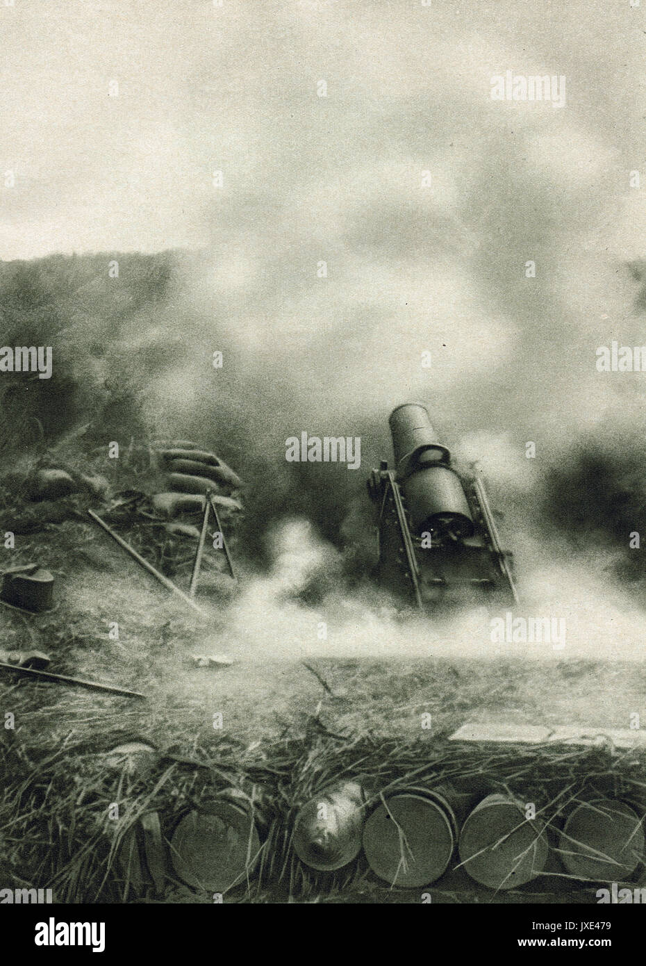 French heavy howitzer in action, WW1 Stock Photo