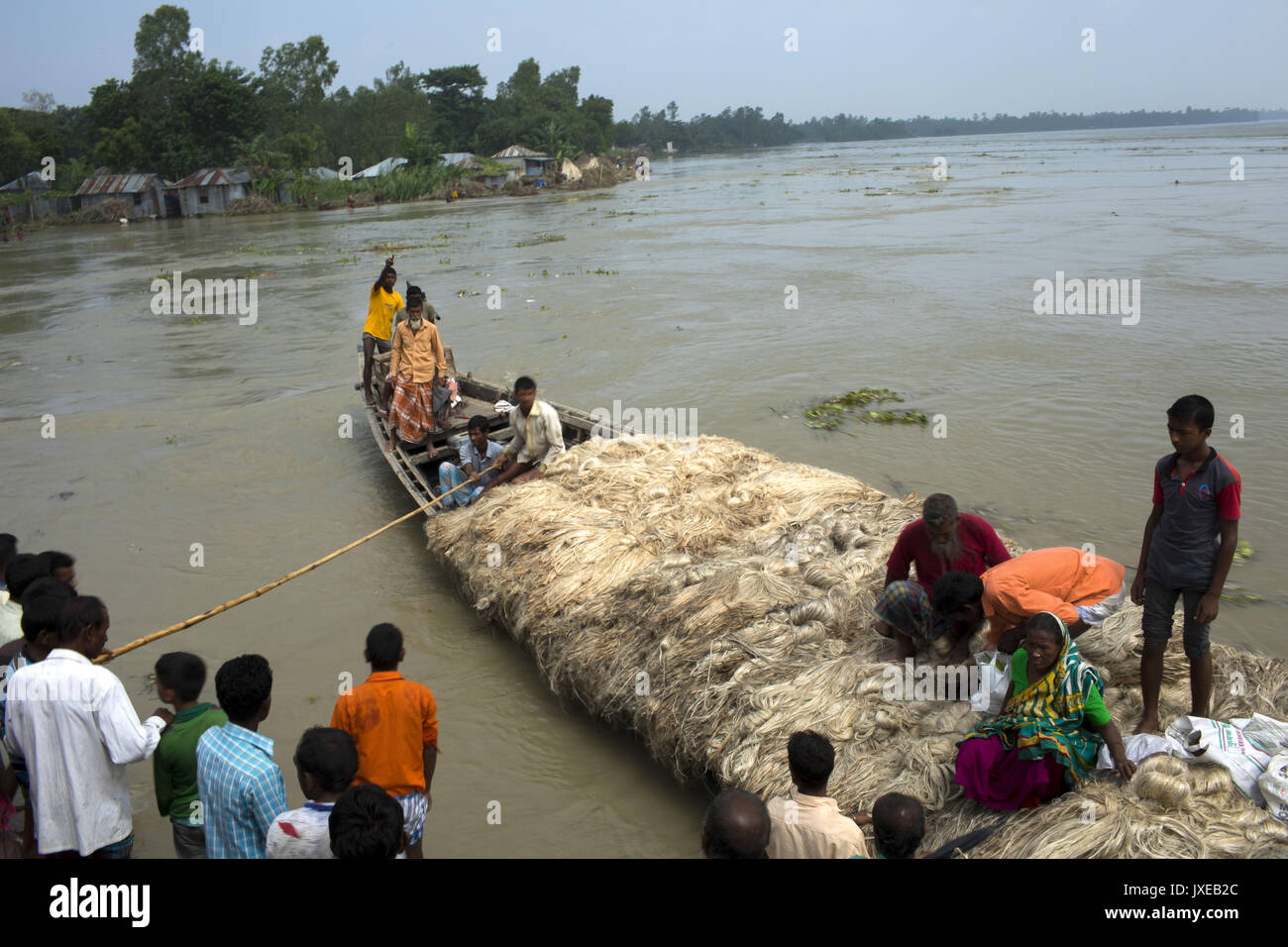 Dhaka, Bangladesh. 15th Aug, 2017. People comes from other place when all area under the floodwater at Sariakandhi. Flood-related incidents in Dinajpur, Gaibandha and Lalmonirhat raising the death toll to 30 in the last three days across the country. Credit: K M Asad/ZUMA Wire/Alamy Live News Stock Photo