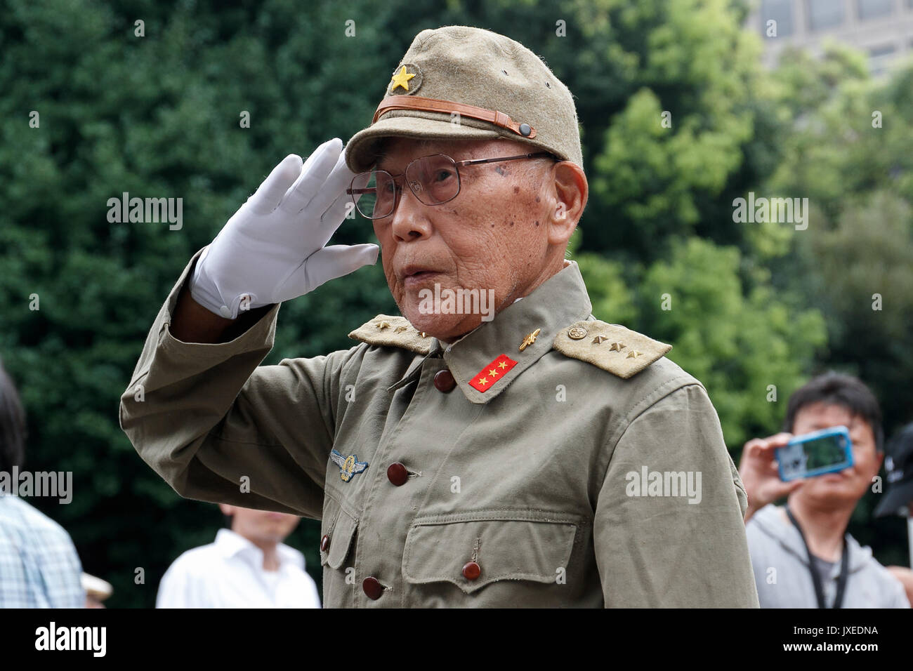 A man dressed as a Japanese imperial army soldier visits Yasukuni Shrine to pay his respects to the war dead on the 72nd anniversary of Japan's surrender in World War II on August 15, 2017, Tokyo, Japan. Prime Minister Shinzo Abe was not among the lawmakers to visit the Shrine and instead sent a ritual offering to avoid angering neighboring countries who also associate Yasukuni with war criminals and Japan's imperial past. Credit: Rodrigo Reyes Marin/AFLO/Alamy Live News Stock Photo