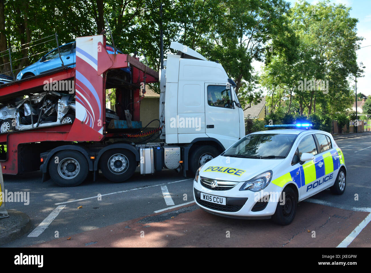 Bristol, UK. 16th August, 2017. 2 car crash closes A37 Airport Road