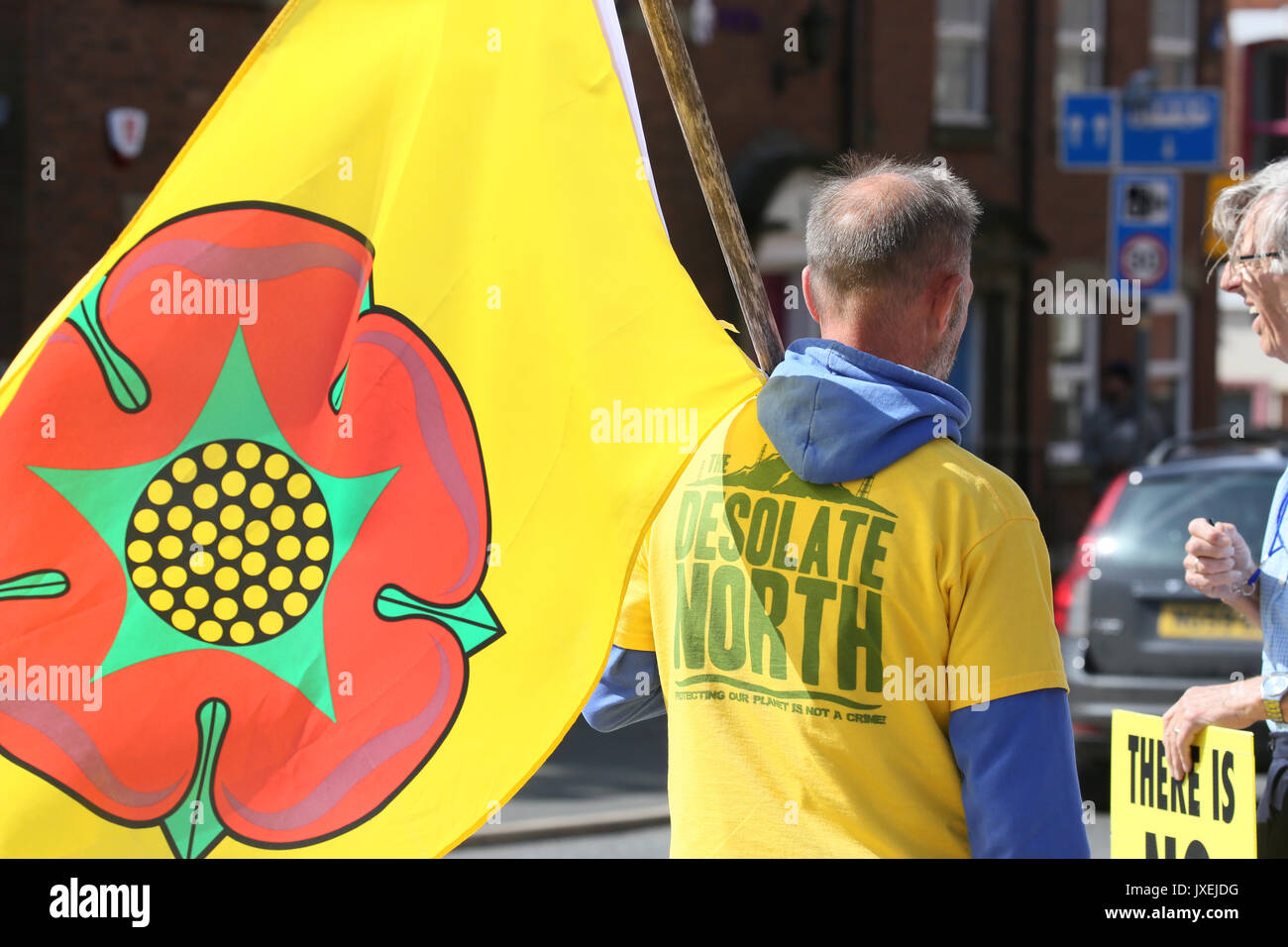 Preston, UK. 16th Aug, 2017. A campaigner wearing a shirt with "Desolate north" printed on it