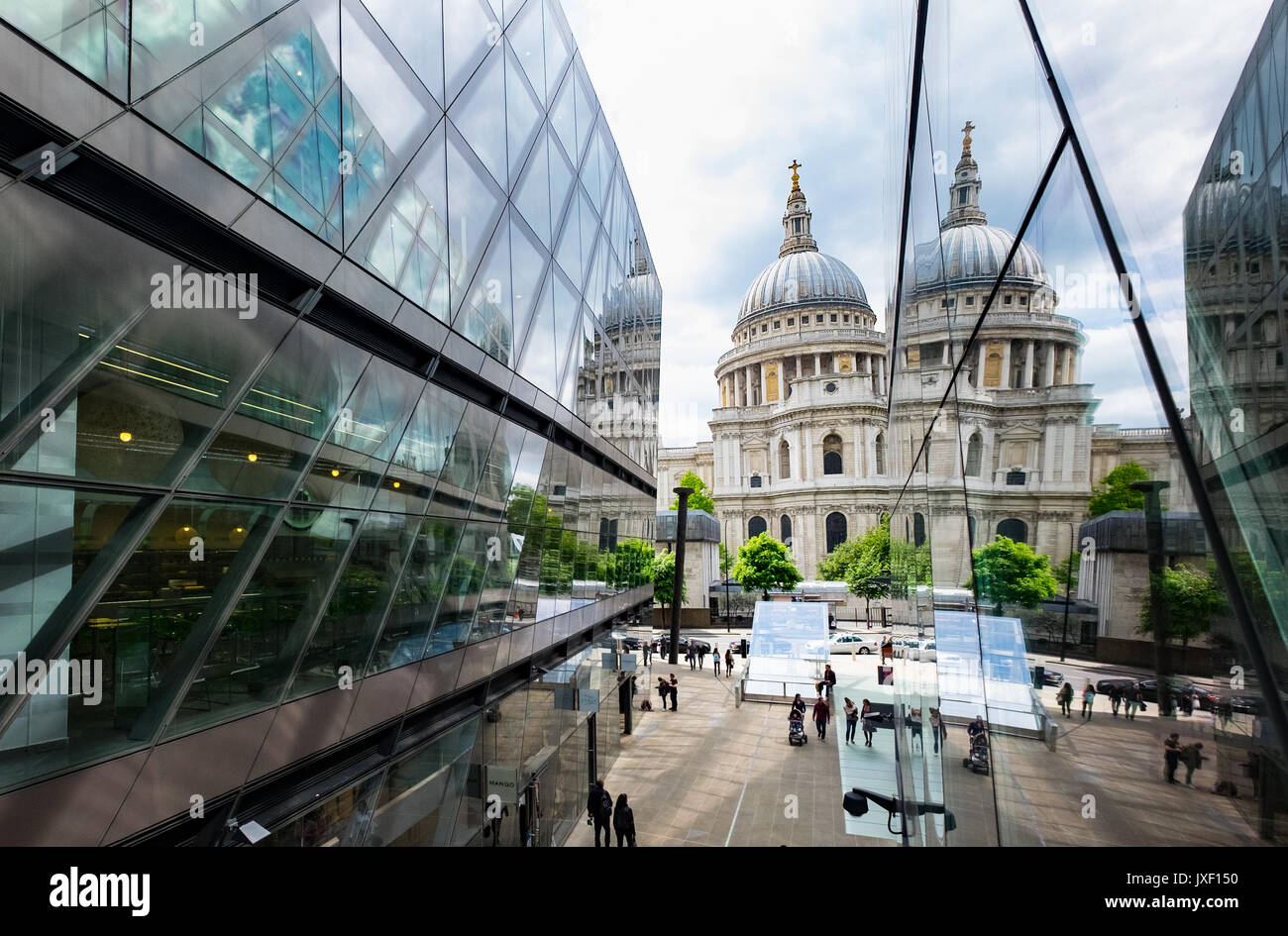 One New Change, looking toward St Pauls Cathedral Stock Photo
