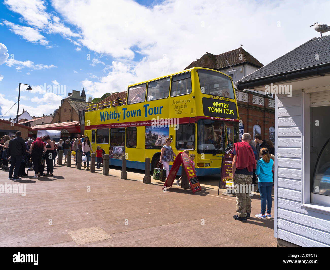 dh Whitby Town Tour bus WHITBY NORTH YORKSHIRE Opentop doubledecker people tourism excursion england uk Stock Photo