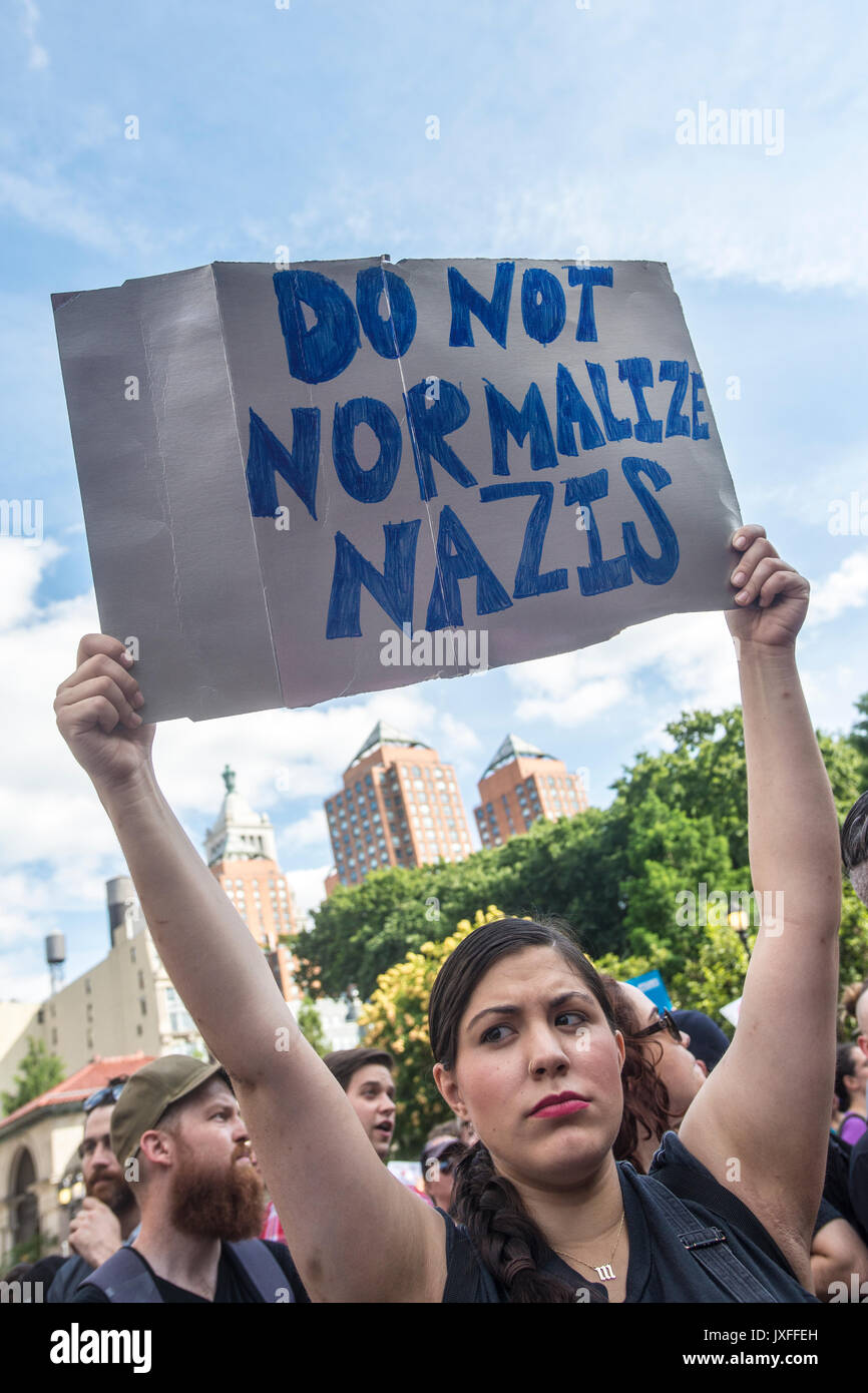 New York, NY, USA - New Yorkers gathered in Union Square to stand in solidarity with the people of Charlottesville, VA, condemn the Alt Right, fascism, Nationalism and President Donald Trump. The crowd included activists from Democratic Socialists, Black Lives Matter, the ACLU and other groups. ©Stacy Walsh Rosenstock/Alamy Stock Photo