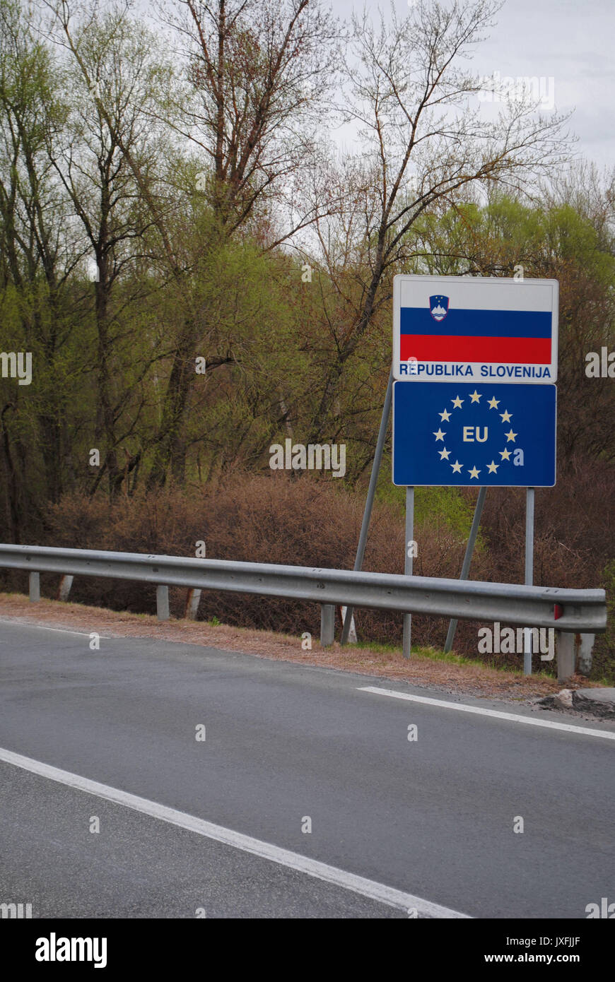 A Republic of Slovenia and a European Union sign on the Slovenian-Croatian border at Petišovci, Slovenia. Stock Photo