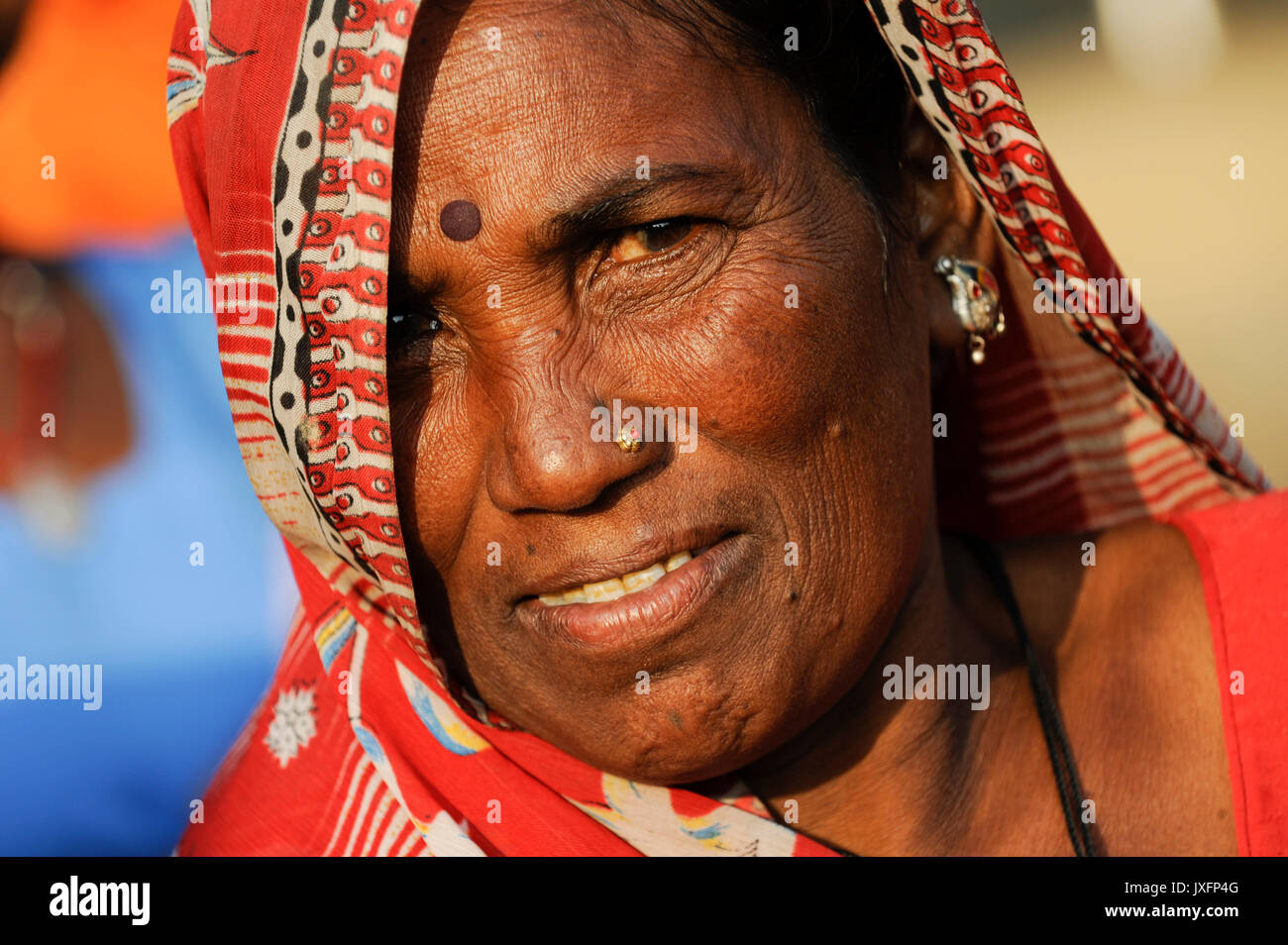 INDIA Uttar Pradesh , dalit women in village in Bundelkhand , Frau Ladku / INDIEN Uttar Pradesh, Frauen unterer Kasten und kastenlose Frauen, Dalits, in Doerfern in Bundelkhand , portrait Mrs. Ladku Stock Photo