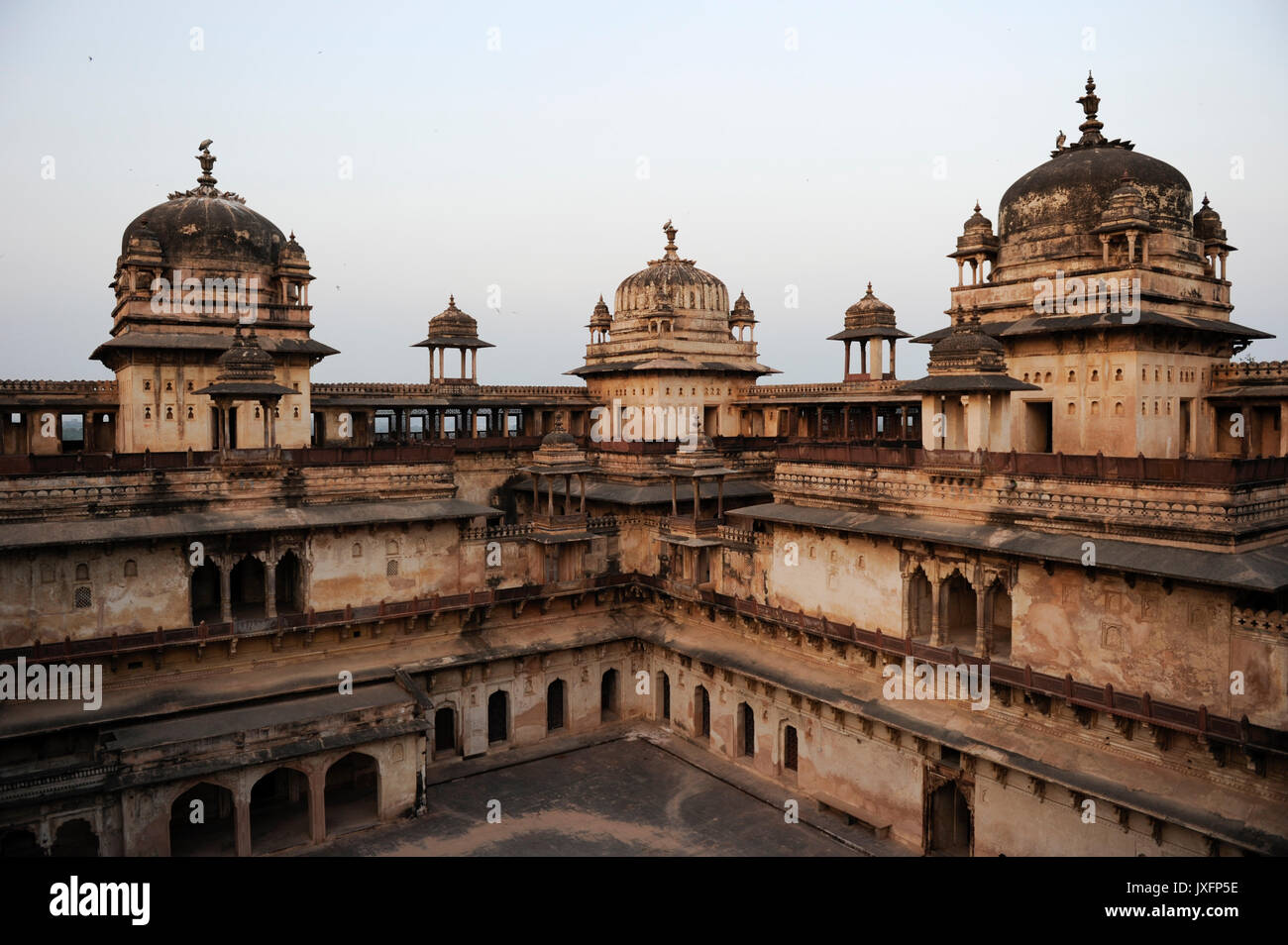 INDIA, Madhya Pradesh, Orchha, old maharaja Palace / INDIEN Orchha, alter Maharaja Palast und Tempelanlage Stock Photo