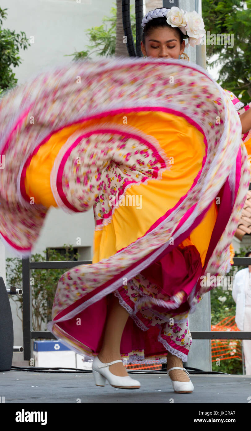Female folk dancer in vibrant Mexican costume Stock Photo