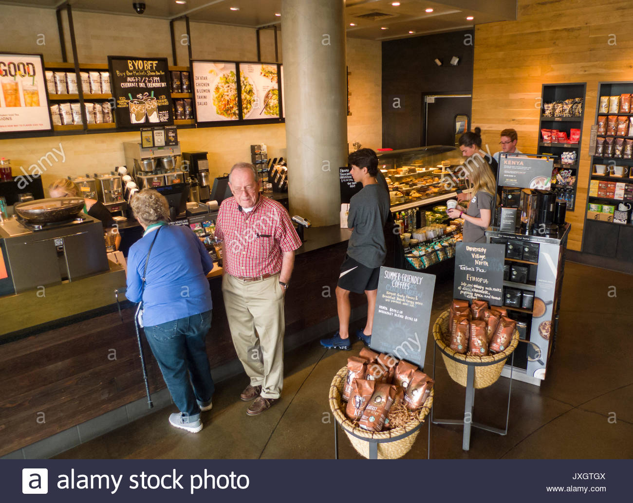 Starbucks Counter High Resolution Stock Photography and Images Alamy