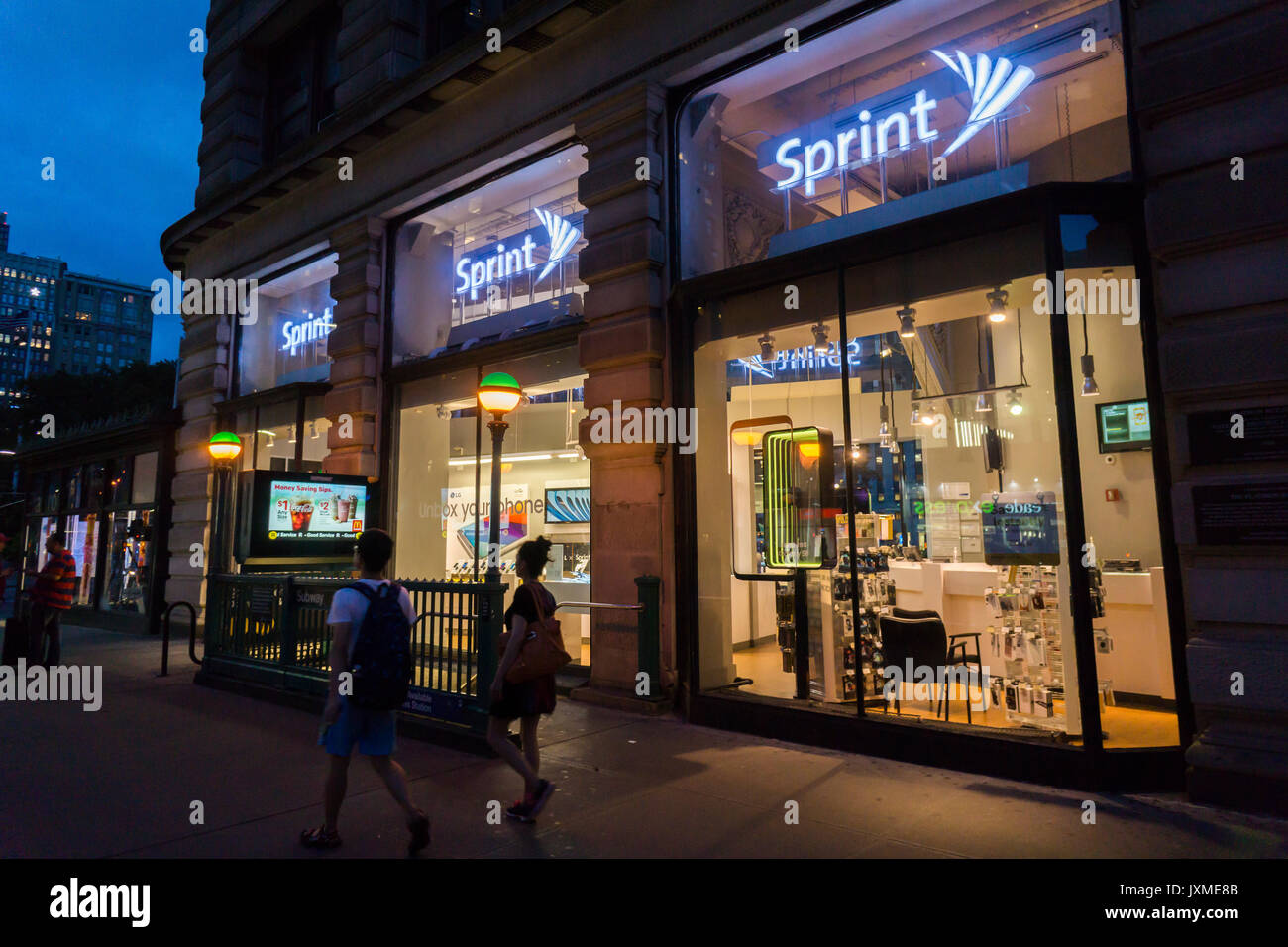 A Sprint store in the Flatiron neighborhood in New York on Friday, August 5, 2017. SoftBank, parent of Sprint,  is reported to be exploring  a takeover of Charter Communications, a cable provider. (© Richard B. Levine) Stock Photo