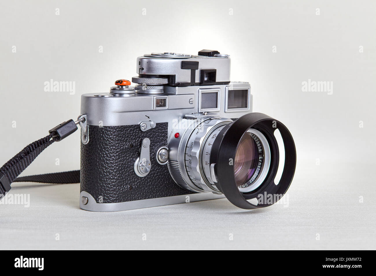 Leica M3. Classic film camera. 1950's vintage Stock Photo Alamy