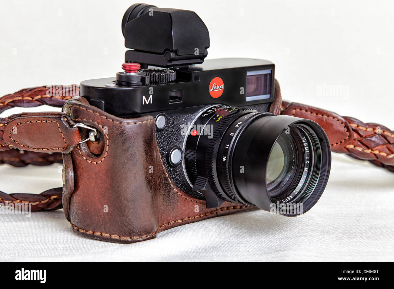 Rangefinder camera. Leica M 240 digital camera Stock Photo - Alamy