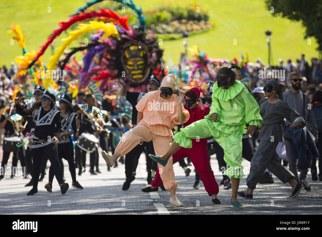 Edinburgh Festival Carnival takes to the streets led by Barefeet