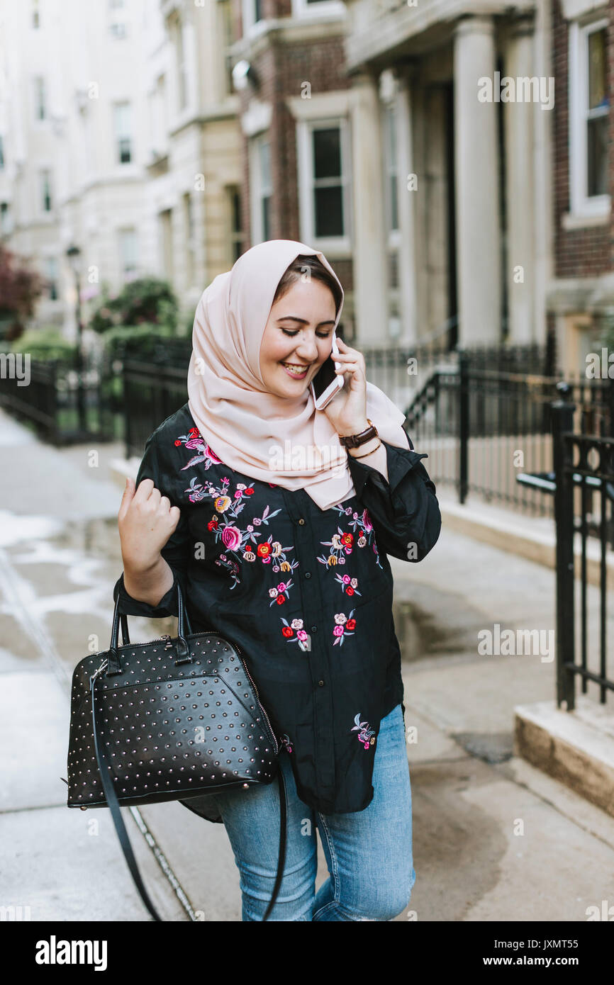 Young hijab hi-res stock photography and images - Alamy