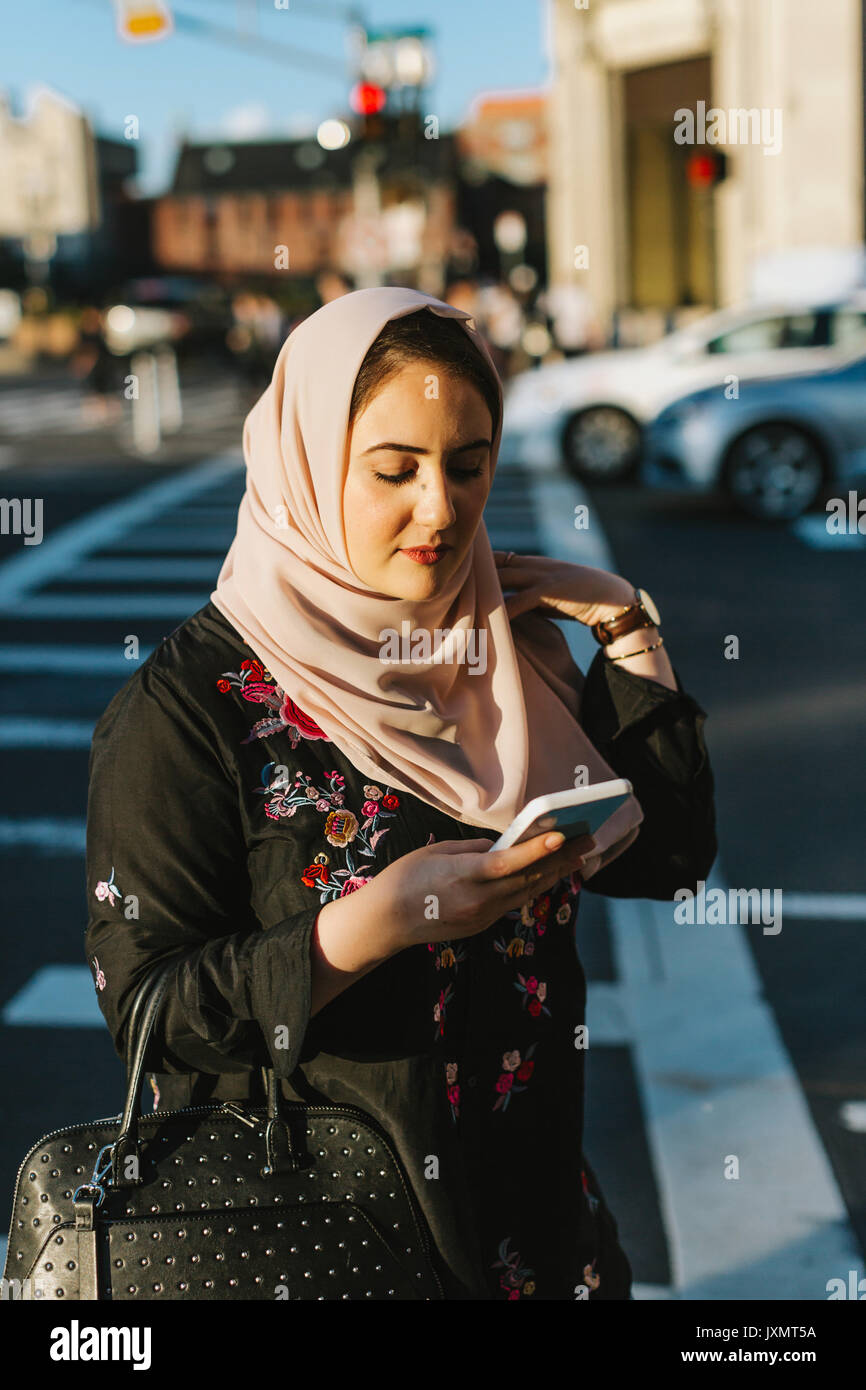 Woman wearing hijab scarf hi-res stock photography and images - Alamy