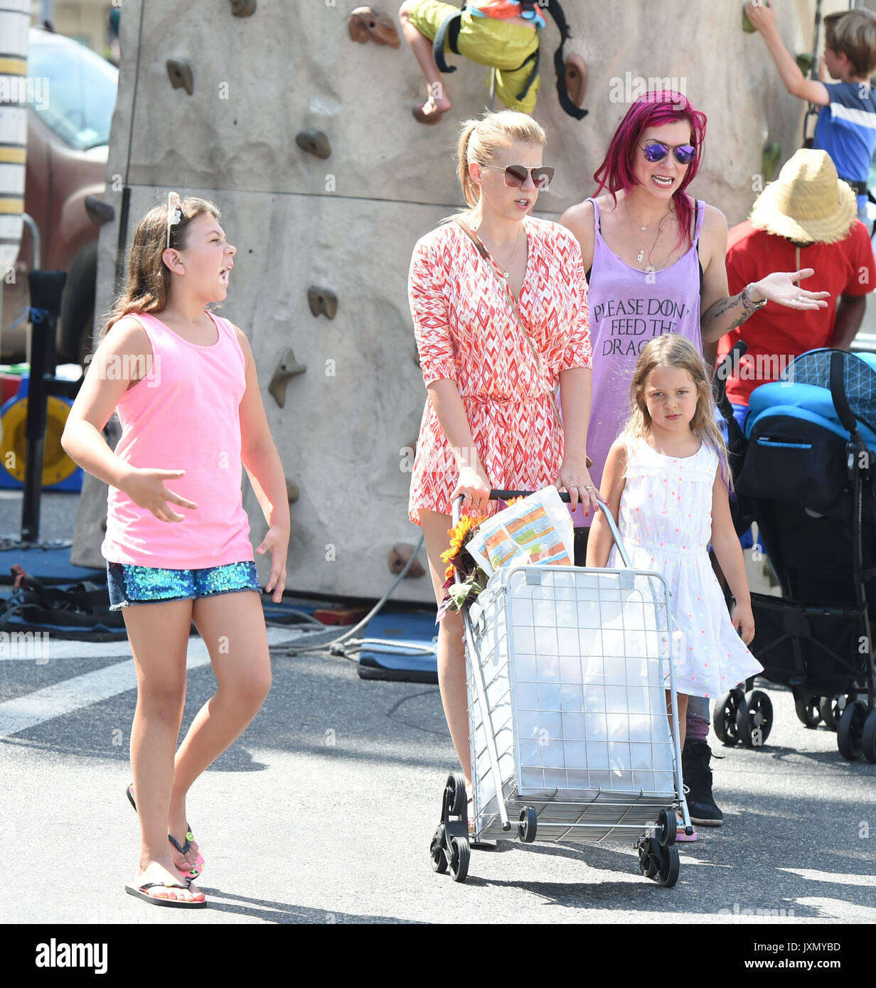 Jodie Sweetin taking her daughters, Zoie and Beatrix, to the Farmers ...