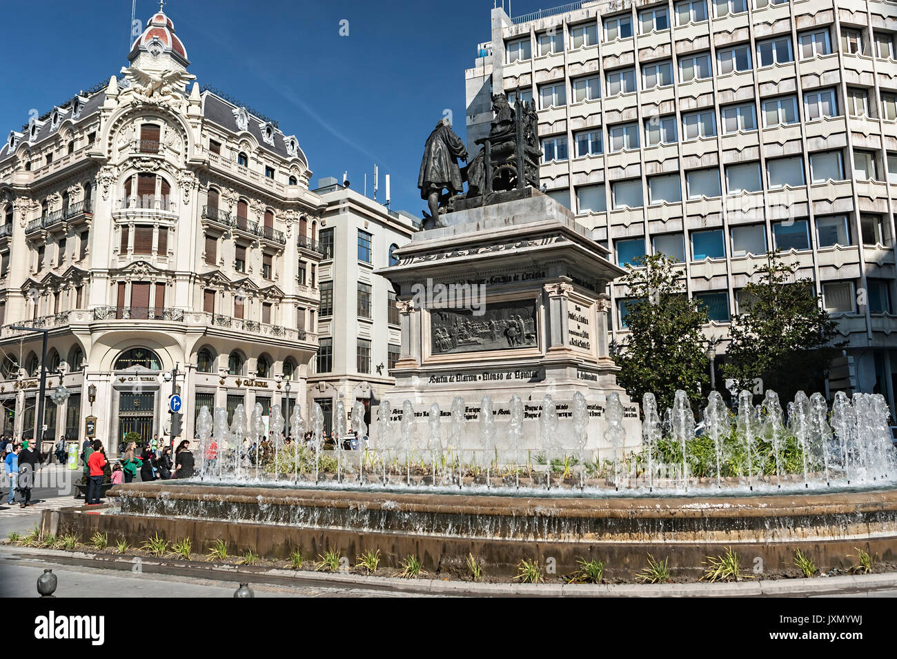 Monument to Isabel La Católica and Cristobal Colon against bank building, Monument is work of Mariano Benlliure, Granada, Andalusia, Spain Stock Photo