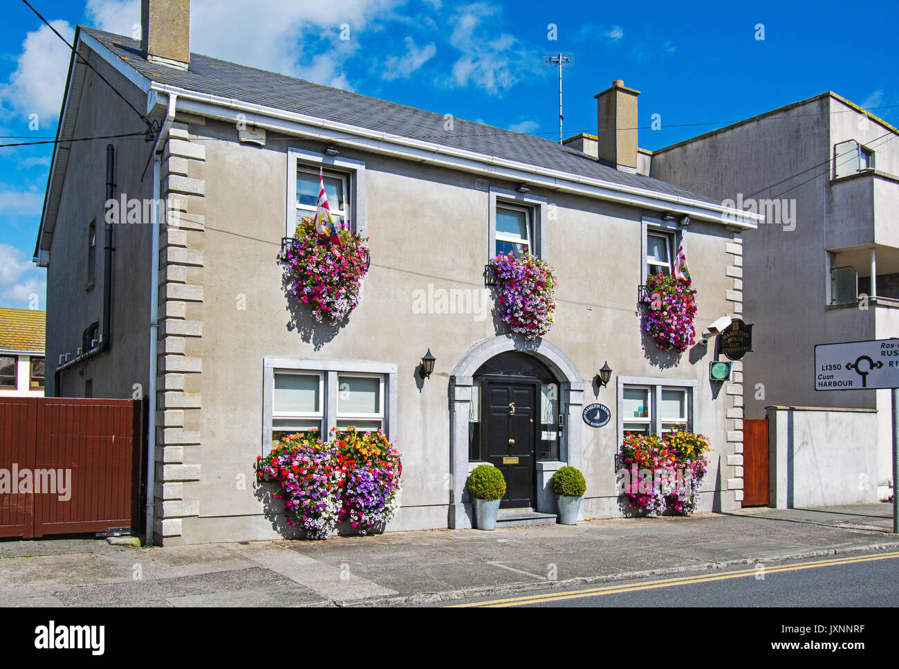 Windowboxes flower display hires stock photography and images Alamy