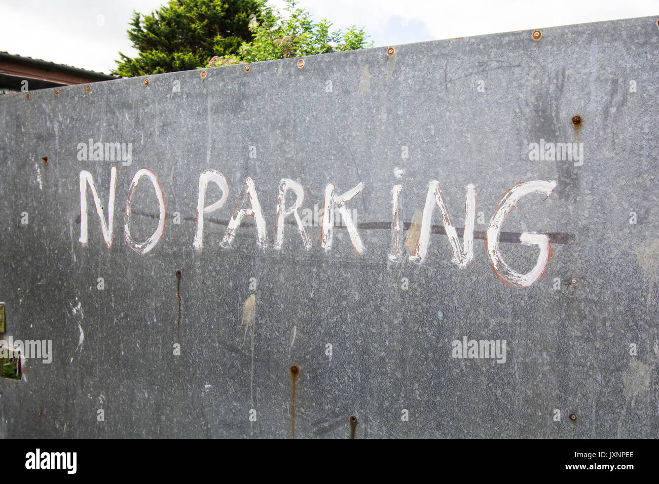 No Parking sign painted on a metal gate Stock Photo - Alamy