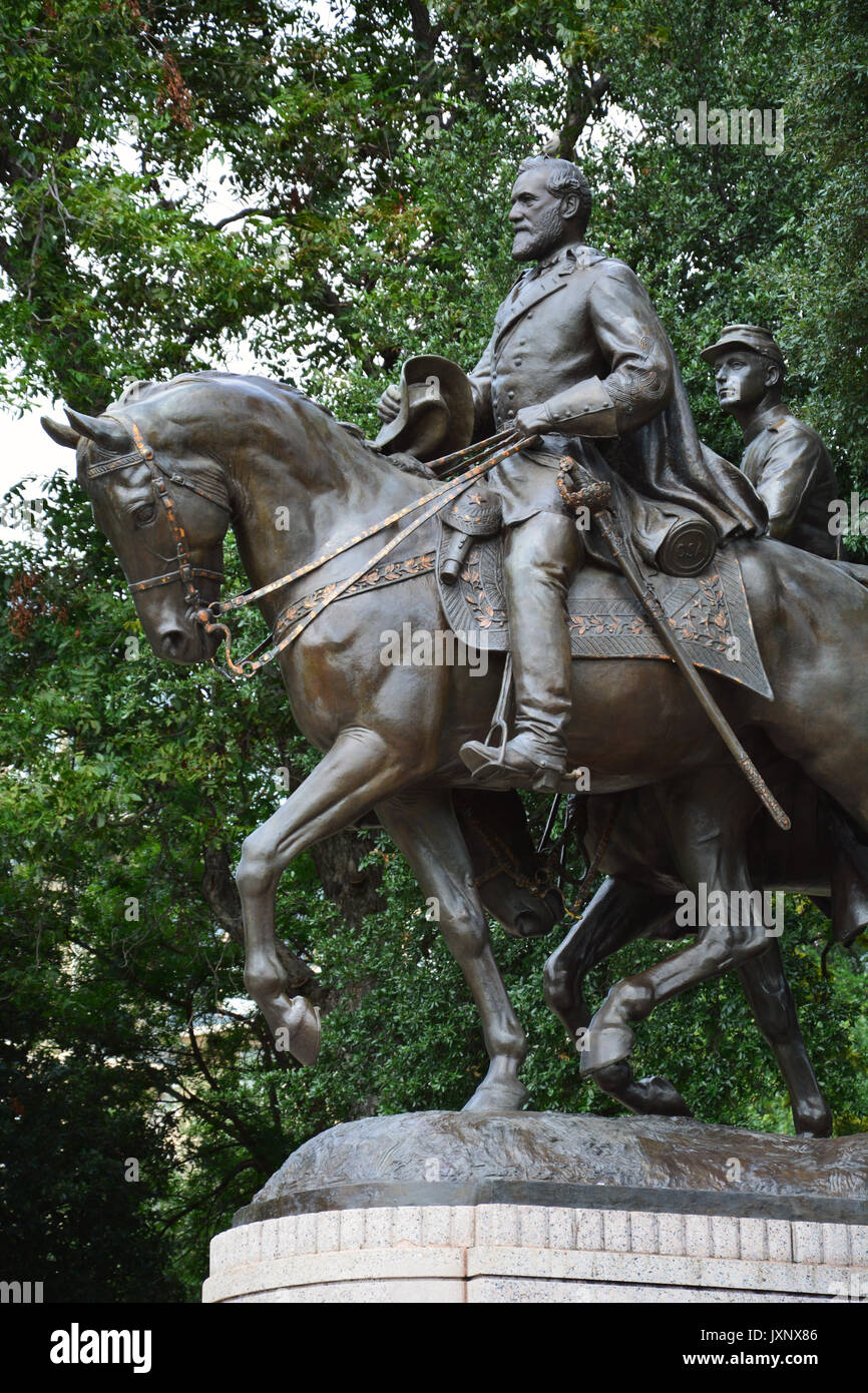 The Robert E. Lee statue in Dallas’s Uptown neighborhood prior to its removal when the City Council voted to place it in storage on September 6, 2017. Stock Photo