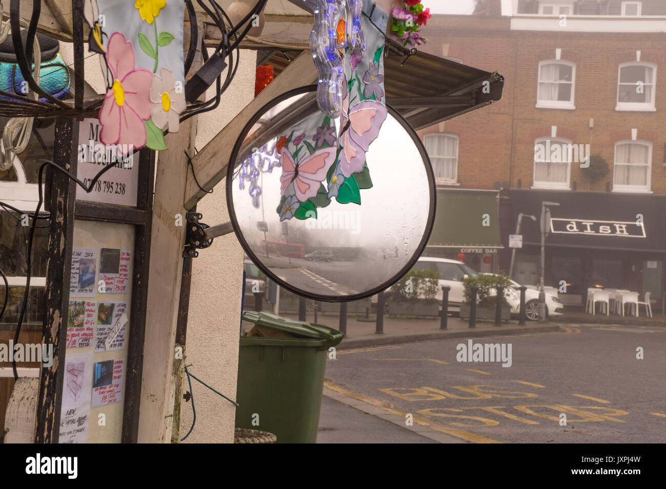 Mirror and flowers hi-res stock photography and images - Alamy