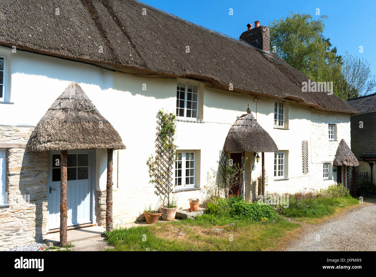 a traditional thatched roof cottage in the village of st.clements, truro, cornwall, england, uk. Stock Photo
